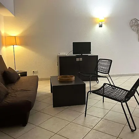 3 Pieces Avec Piscine, Climatisation Et Parking A Saint-florent - Fr-1-650-34 *